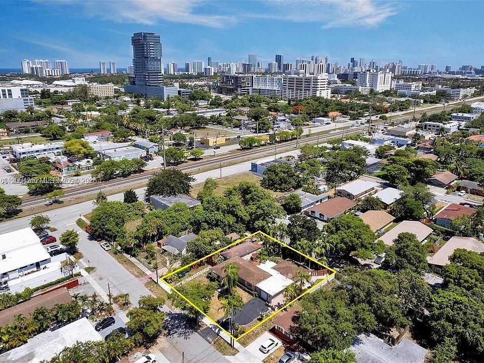 En Venta: $960,000 (5 camas, 4 baños, 2280 Pies cuadrados)