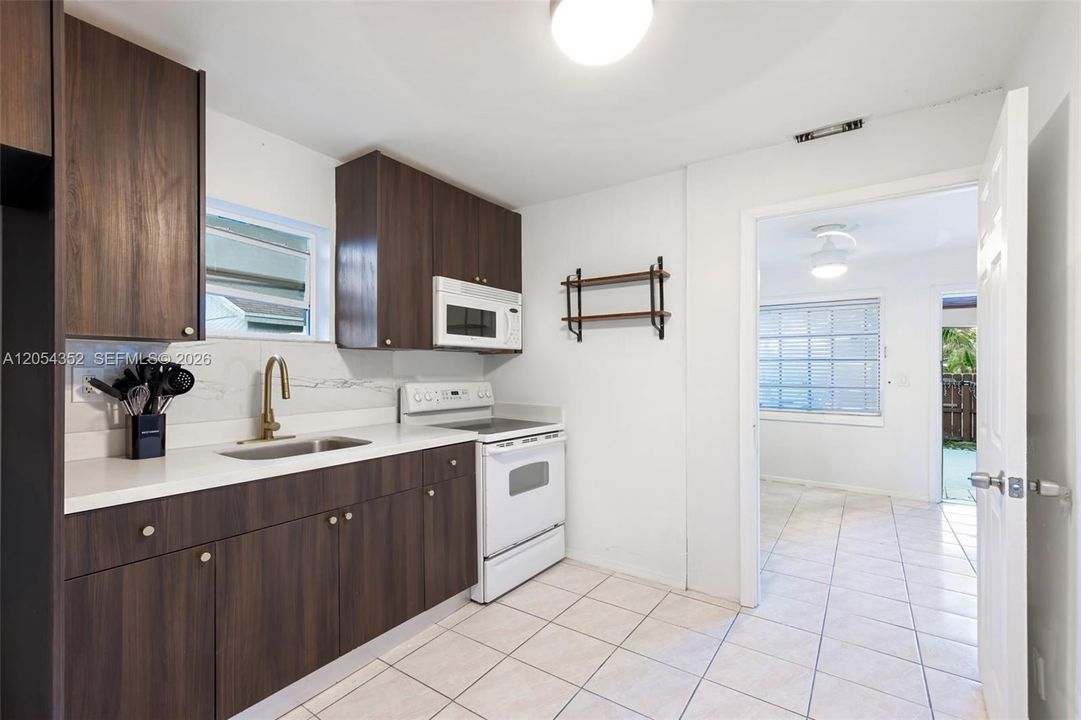 En Venta: $960,000 (5 camas, 4 baños, 2280 Pies cuadrados)