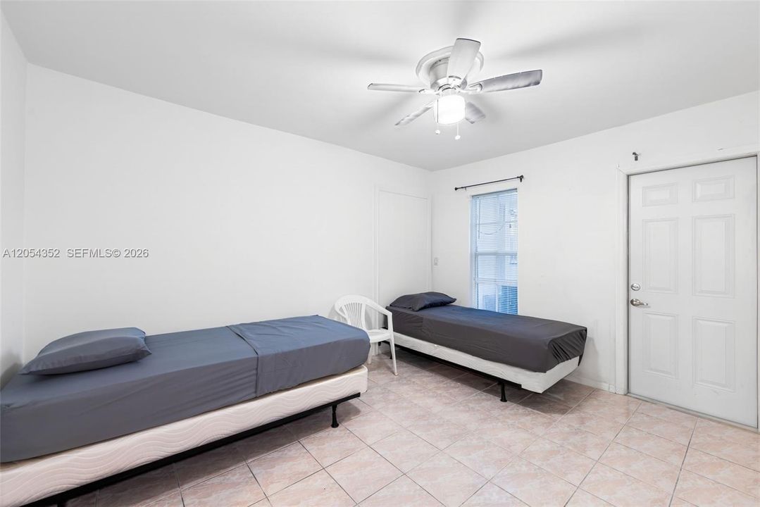 En Venta: $960,000 (5 camas, 4 baños, 2280 Pies cuadrados)