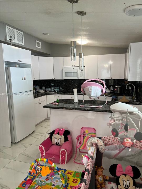 На продажу: $179,999 (4 спален, 3 ванн, 0 Квадратных фут)