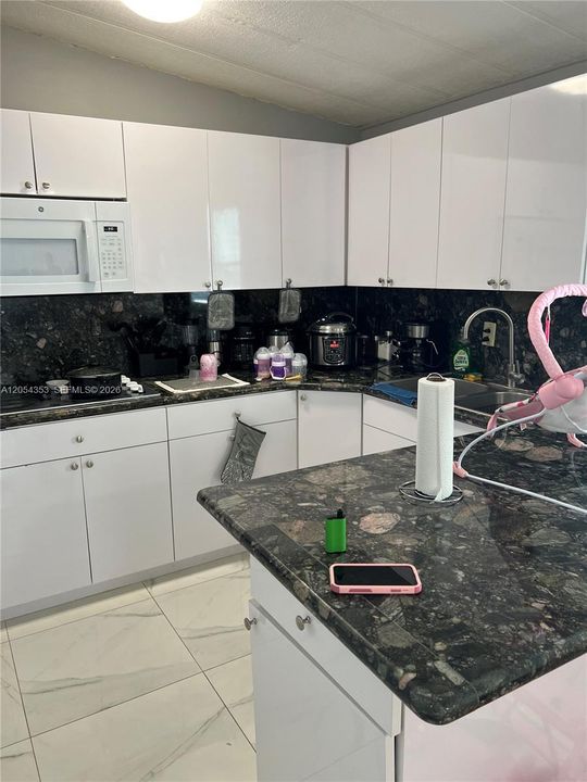 На продажу: $179,999 (4 спален, 3 ванн, 0 Квадратных фут)