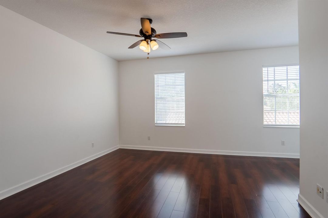 0009-JDS00709-HDR