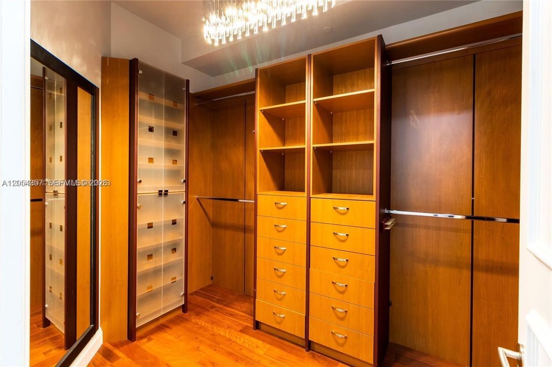 В аренду: $16,000 (2 спален, 2 ванн, 2235 Квадратных фут)