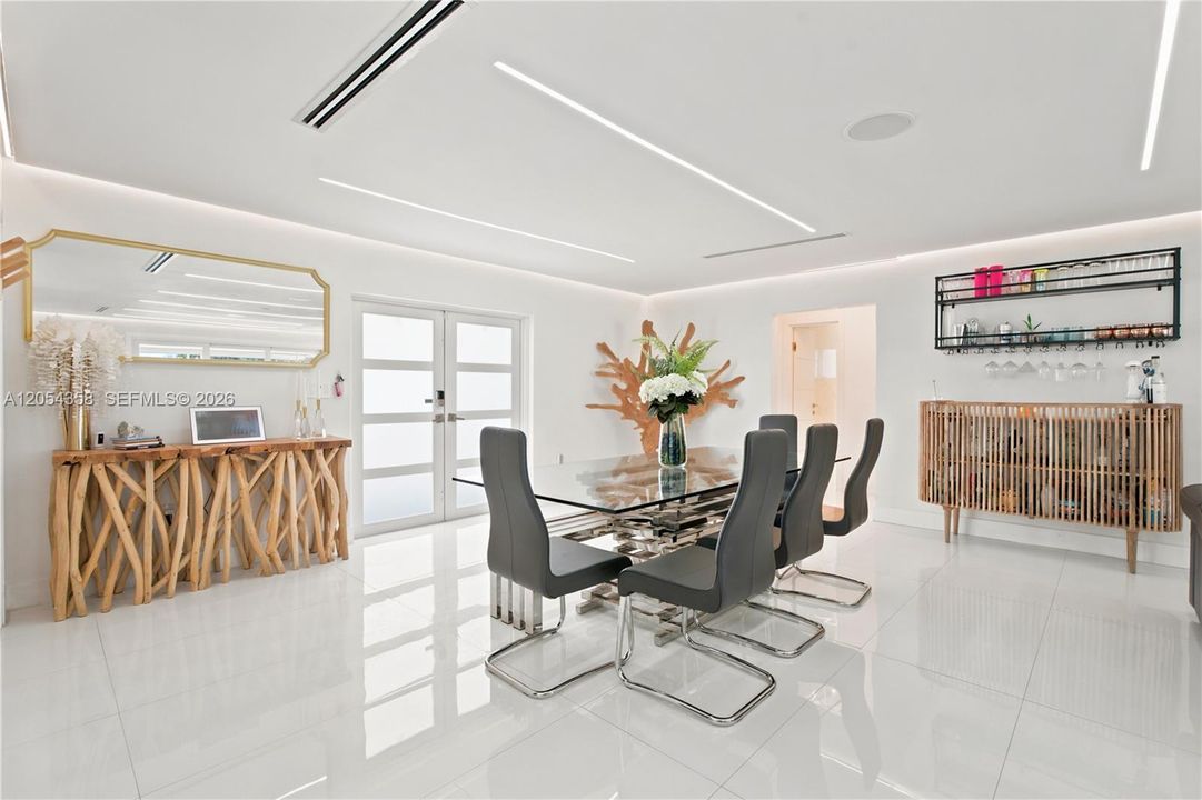 En Venta: $3,150,000 (3 camas, 3 baños, 1901 Pies cuadrados)