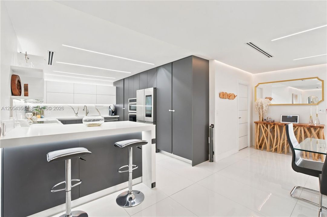 En Venta: $3,150,000 (3 camas, 3 baños, 1901 Pies cuadrados)