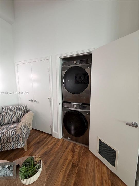 В аренду: $2,650 (1 спален, 1 ванн, 997 Квадратных фут)