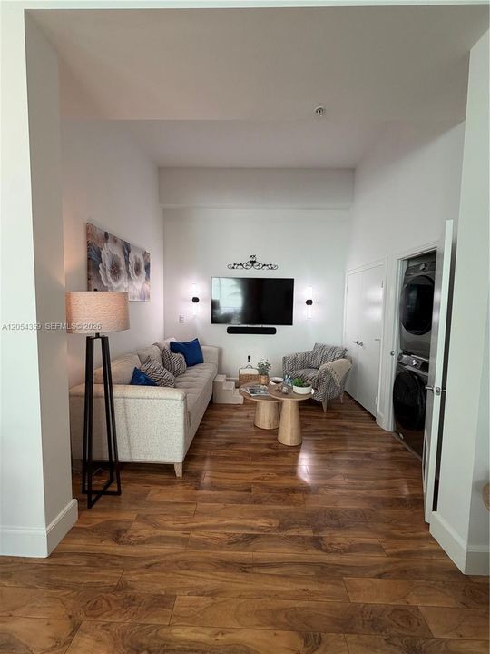 В аренду: $2,650 (1 спален, 1 ванн, 997 Квадратных фут)