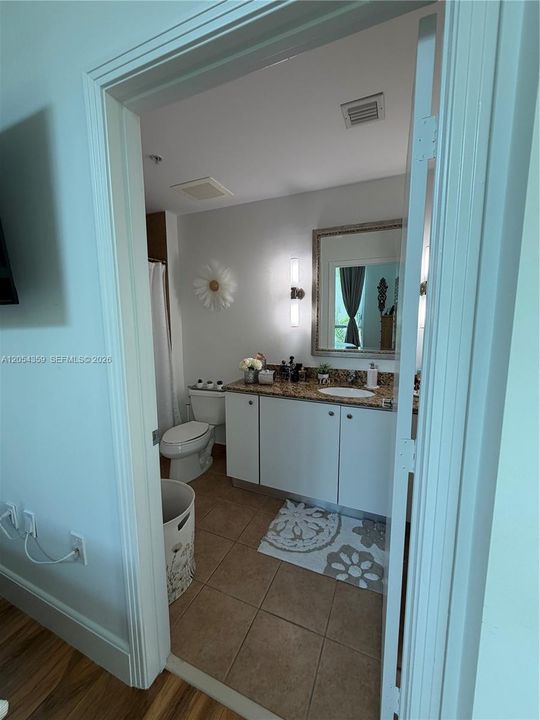 В аренду: $2,650 (1 спален, 1 ванн, 997 Квадратных фут)