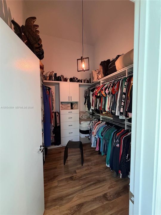 В аренду: $2,650 (1 спален, 1 ванн, 997 Квадратных фут)