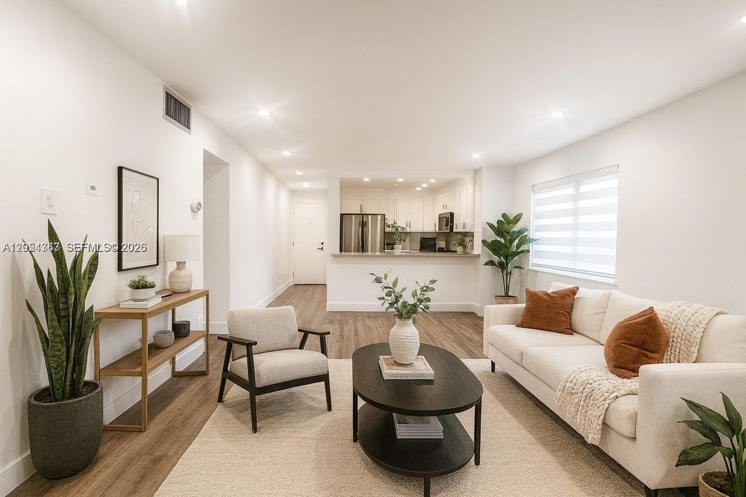 For Sale: $330,000 (2 beds, 2 baths, 986 Square Feet)