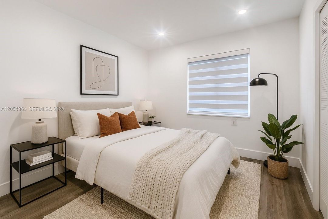 For Sale: $330,000 (2 beds, 2 baths, 986 Square Feet)