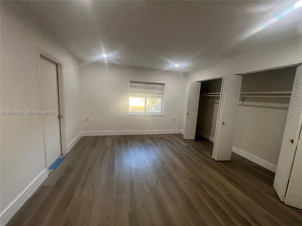 For Sale: $330,000 (2 beds, 2 baths, 986 Square Feet)