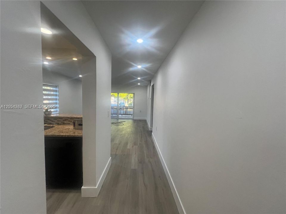 For Sale: $330,000 (2 beds, 2 baths, 986 Square Feet)
