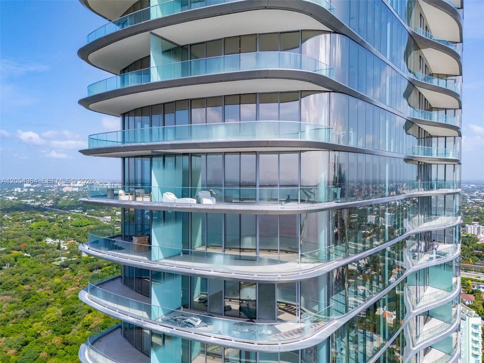 For Sale: $10,200,000 (5 beds, 5 baths, 4725 Square Feet)