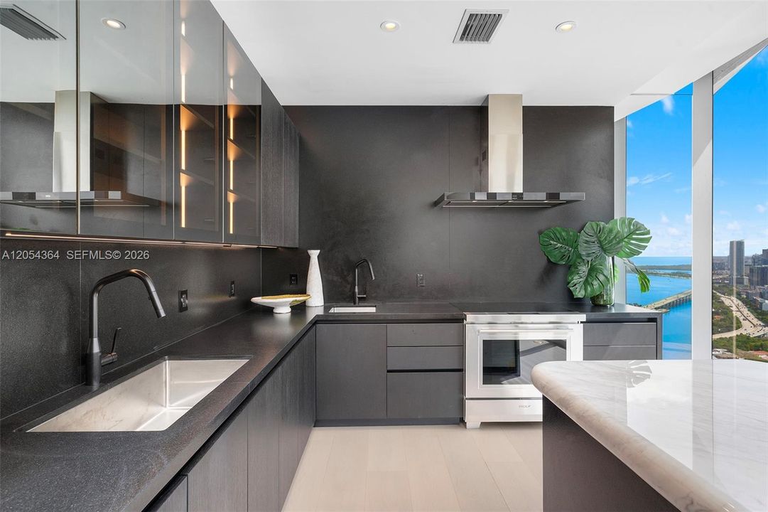 For Sale: $10,200,000 (5 beds, 5 baths, 4725 Square Feet)