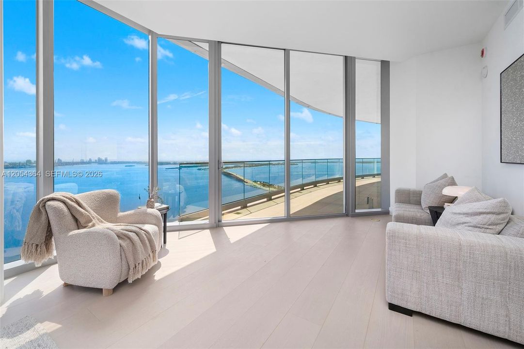 For Sale: $10,200,000 (5 beds, 5 baths, 4725 Square Feet)