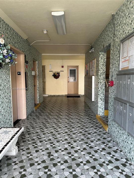 For Sale: $60,000 (1 beds, 1 baths, 688 Square Feet)