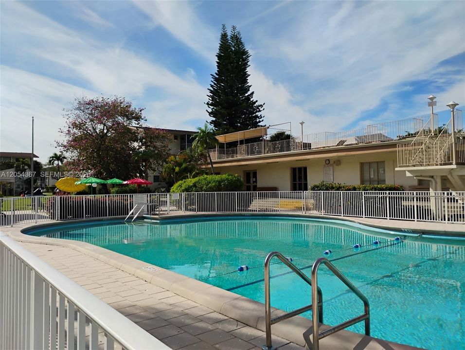 For Sale: $60,000 (1 beds, 1 baths, 688 Square Feet)