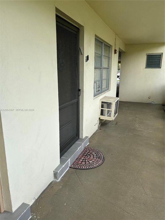 For Sale: $60,000 (1 beds, 1 baths, 688 Square Feet)