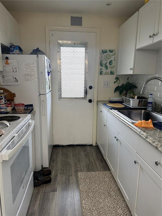 For Sale: $60,000 (1 beds, 1 baths, 688 Square Feet)