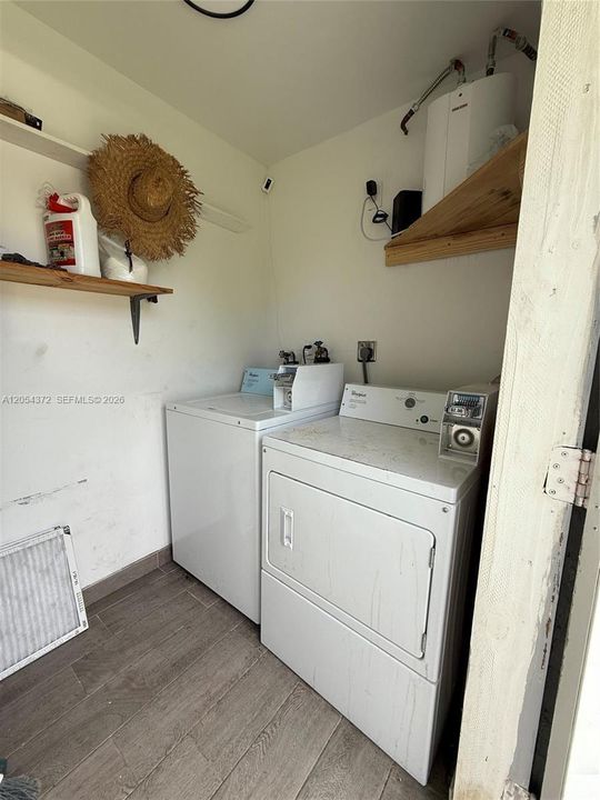 For Rent: $1,899 (2 beds, 1 baths, 950 Square Feet)