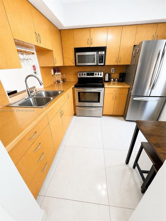 В аренду: $2,150 (1 спален, 1 ванн, 817 Квадратных фут)