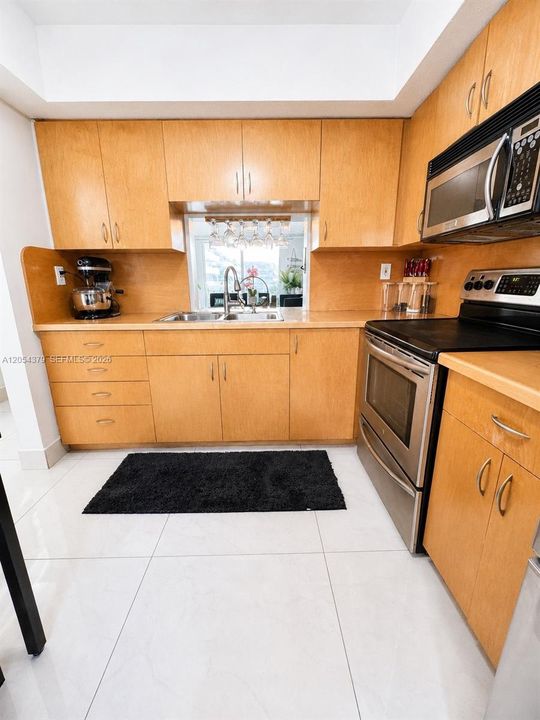 В аренду: $2,150 (1 спален, 1 ванн, 817 Квадратных фут)