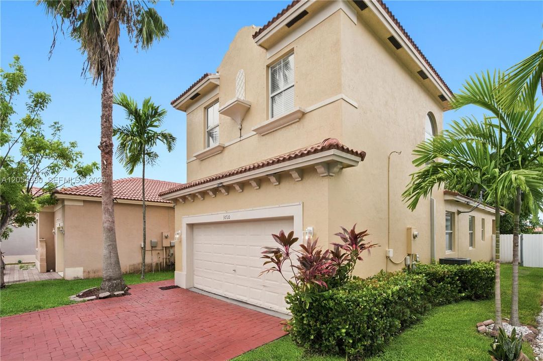 For Sale: $490,000 (3 beds, 2 baths, 1610 Square Feet)