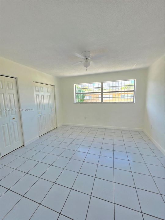 For Sale: $310,000 (2 beds, 1 baths, 880 Square Feet)