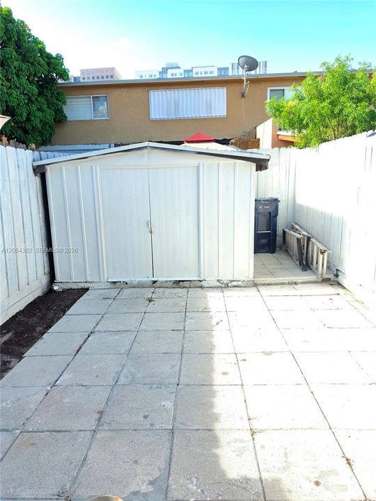 For Sale: $310,000 (2 beds, 1 baths, 880 Square Feet)