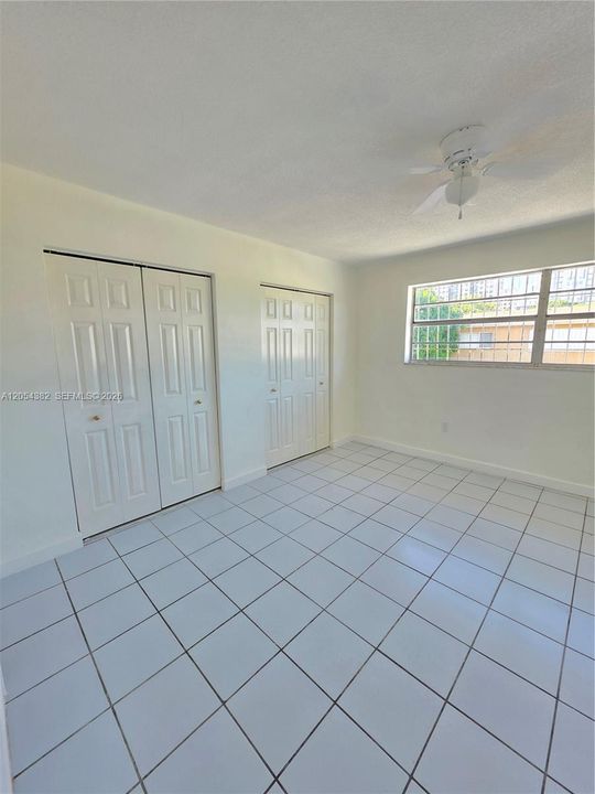 For Sale: $310,000 (2 beds, 1 baths, 880 Square Feet)
