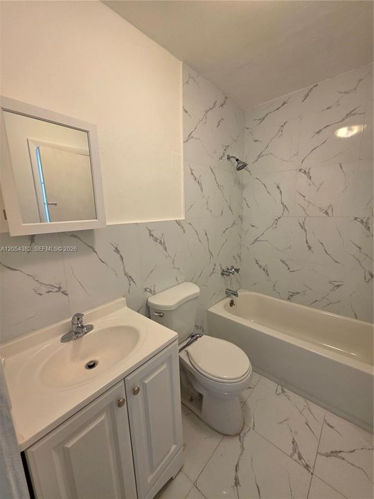 For Sale: $310,000 (2 beds, 1 baths, 880 Square Feet)