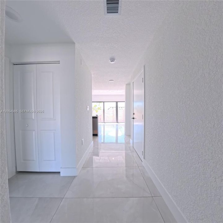 На продажу: $470,000 (5 спален, 3 ванн, 1810 Квадратных фут)
