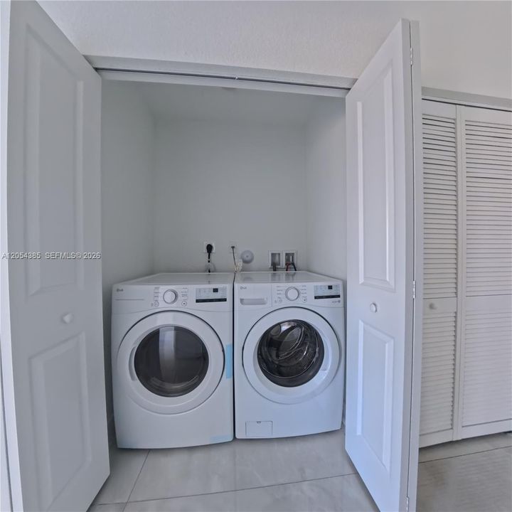 На продажу: $470,000 (5 спален, 3 ванн, 1810 Квадратных фут)