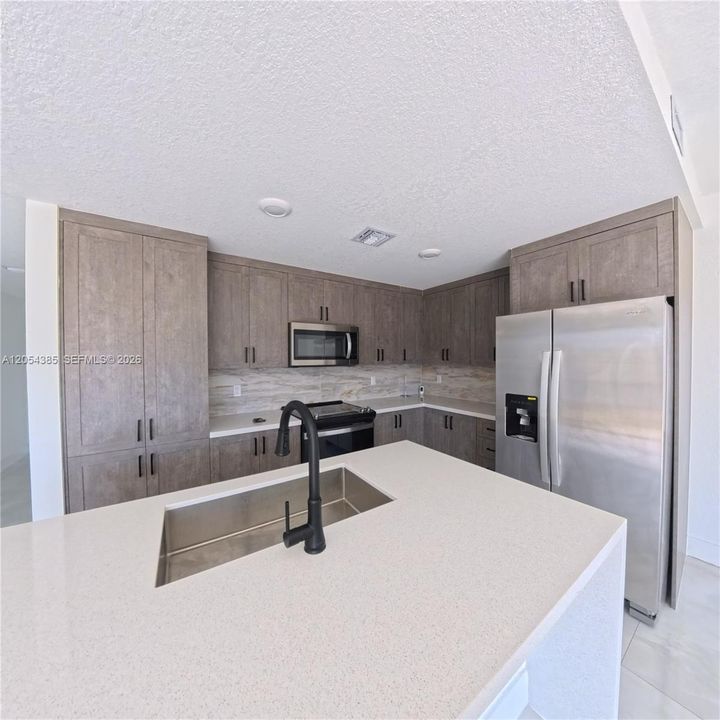 На продажу: $470,000 (5 спален, 3 ванн, 1810 Квадратных фут)