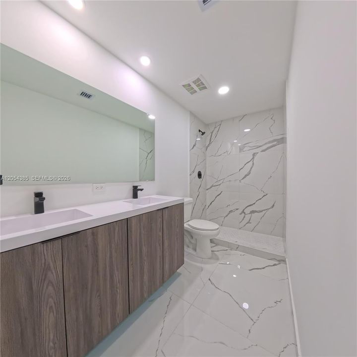 На продажу: $470,000 (5 спален, 3 ванн, 1810 Квадратных фут)