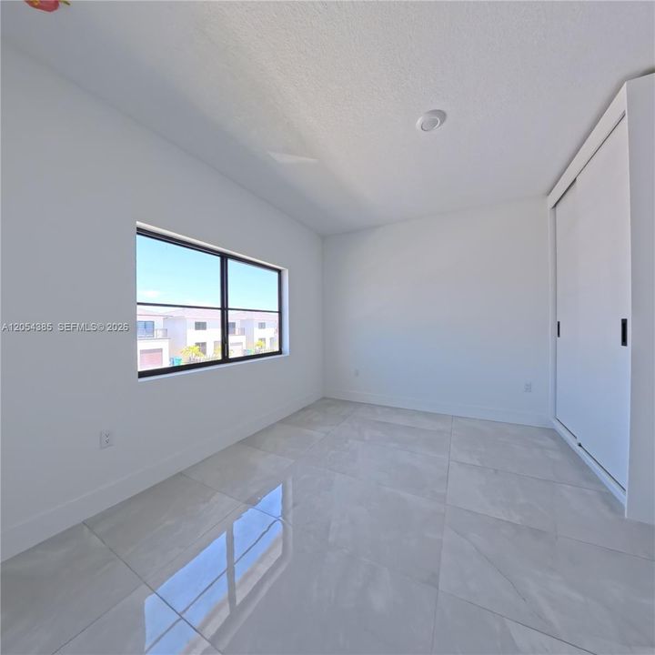 На продажу: $470,000 (5 спален, 3 ванн, 1810 Квадратных фут)