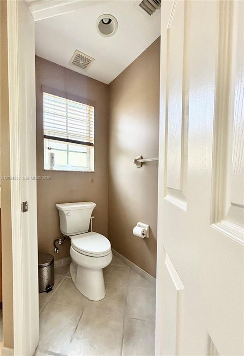 Activo con contrato: $675,000 (4 camas, 2 baños, 2525 Pies cuadrados)