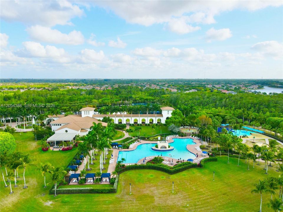 Activo con contrato: $675,000 (4 camas, 2 baños, 2525 Pies cuadrados)