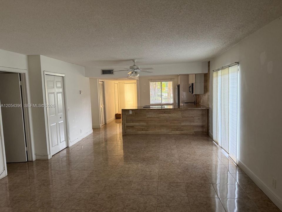 В аренду: $2,400 (2 спален, 2 ванн, 1231 Квадратных фут)