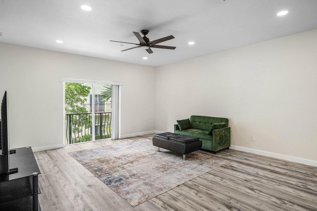 First-Floor Bedroom / Guest Room