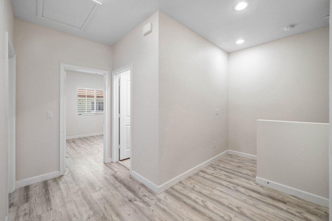Third-Floor Hallway / Landing