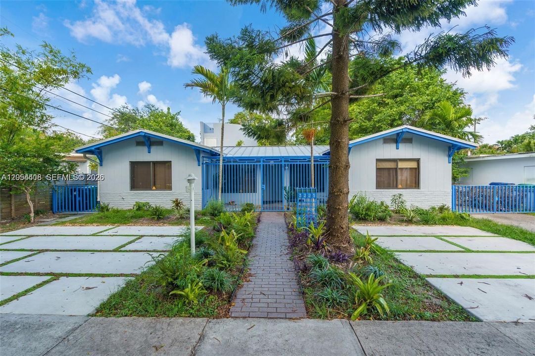 For Rent: $3,900 (3 beds, 2 baths, 1500 Square Feet)