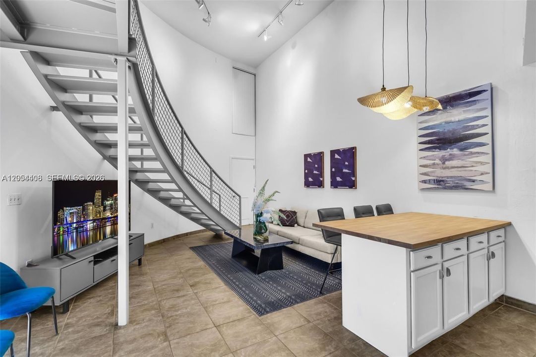 For Rent: $3,900 (3 beds, 2 baths, 1500 Square Feet)