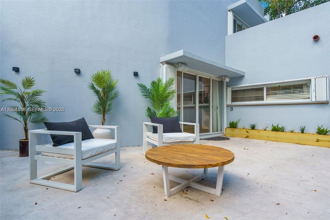 For Rent: $3,900 (3 beds, 2 baths, 1500 Square Feet)