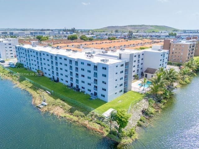 En Venta: $235,000 (2 camas, 2 baños, 800 Pies cuadrados)