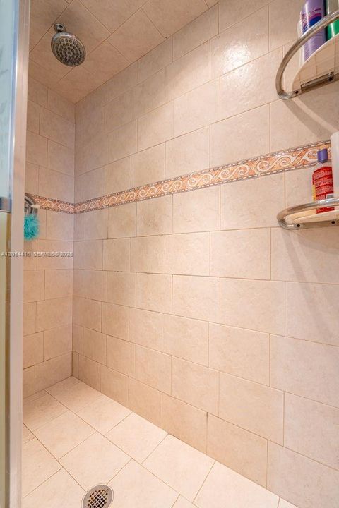 En Venta: $235,000 (2 camas, 2 baños, 800 Pies cuadrados)