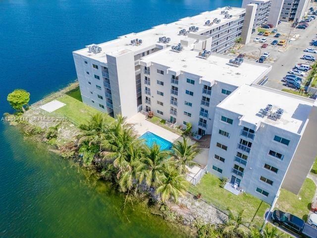 En Venta: $235,000 (2 camas, 2 baños, 800 Pies cuadrados)