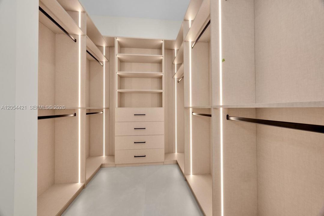 Closet 1