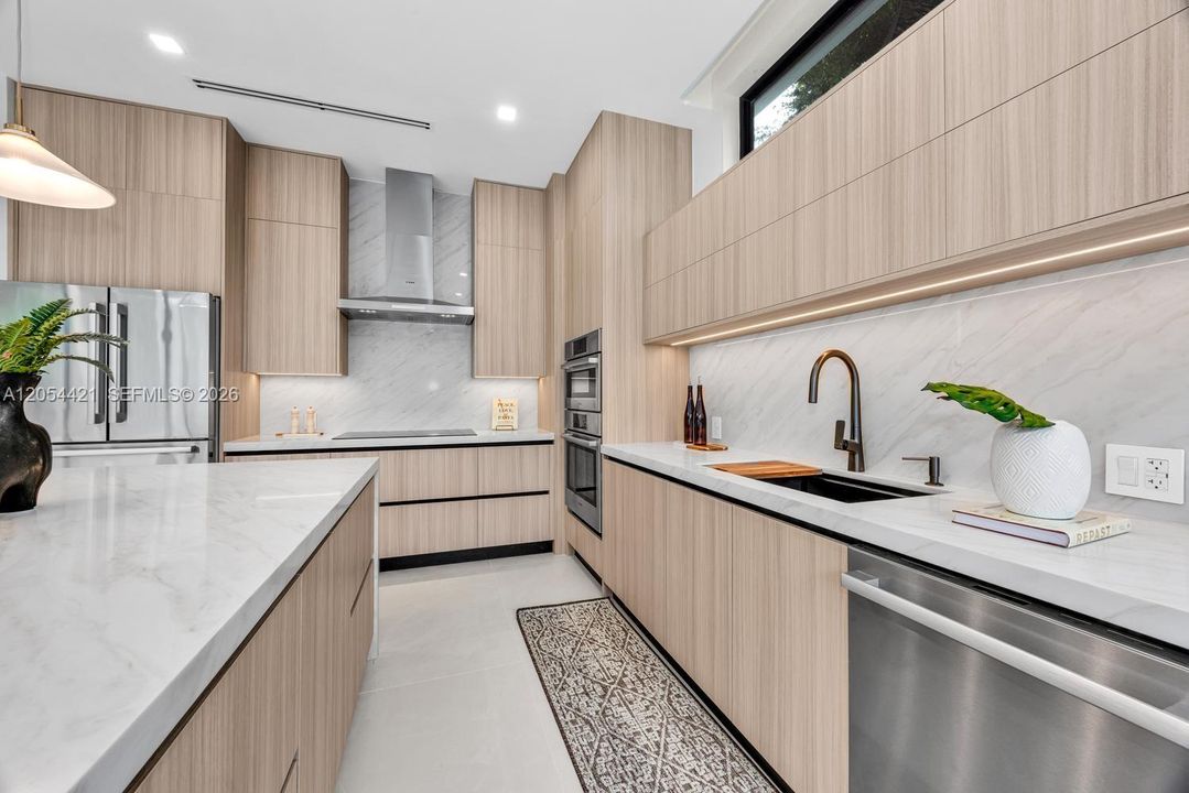 На продажу: $2,799,999 (3 спален, 4 ванн, 2776 Квадратных фут)